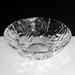 TIFFANY & Co. ROCK CUT Crystal BOWL / 9 INCHES Wide / SIGNED / Rare Discontinued